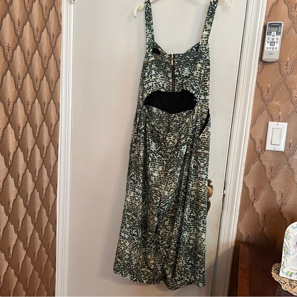 Guess Printed Jumpsuit with Back Cutout - Picture 3 of 8